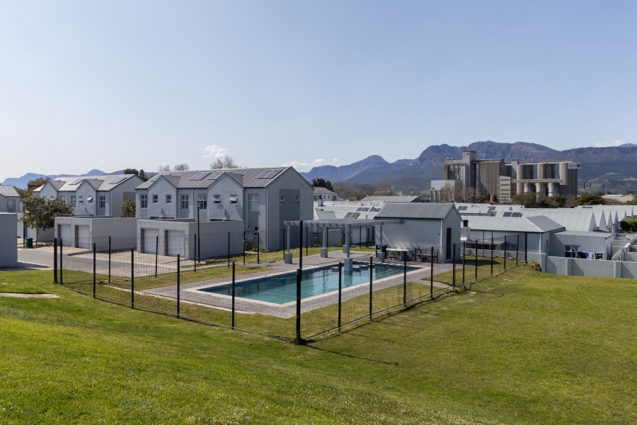 2 Bedroom Property for Sale in Honeydew Country Estate Western Cape